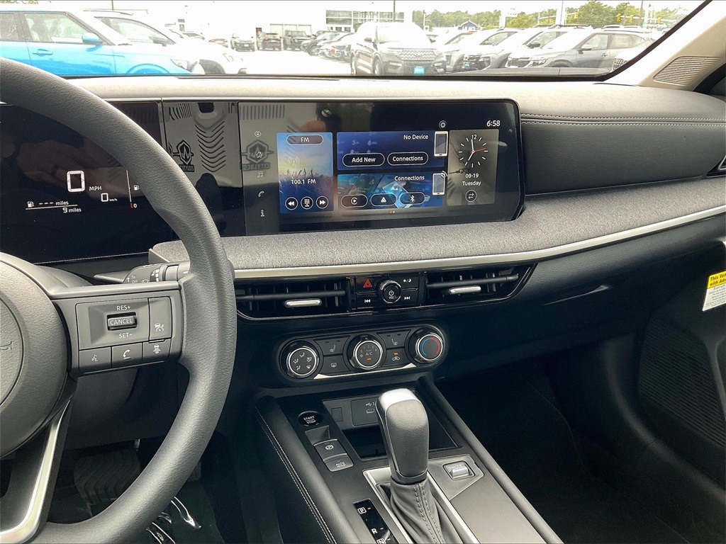 2025 Nissan Kicks SV - Photo 13