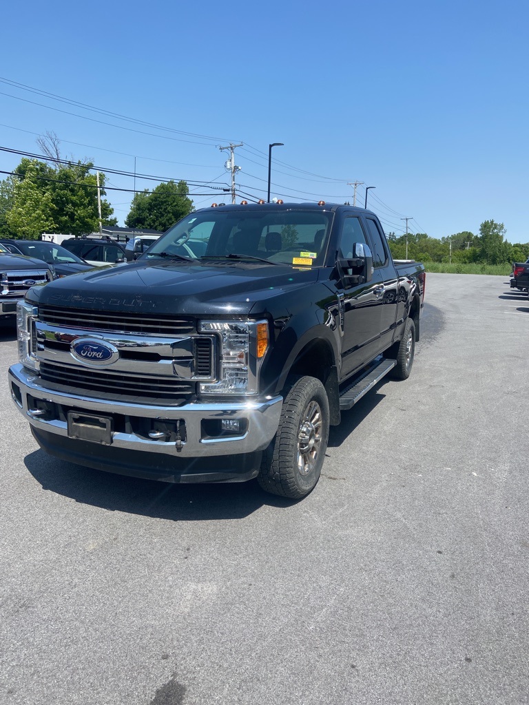 2017 Ford F-250SD XLT - Photo 2