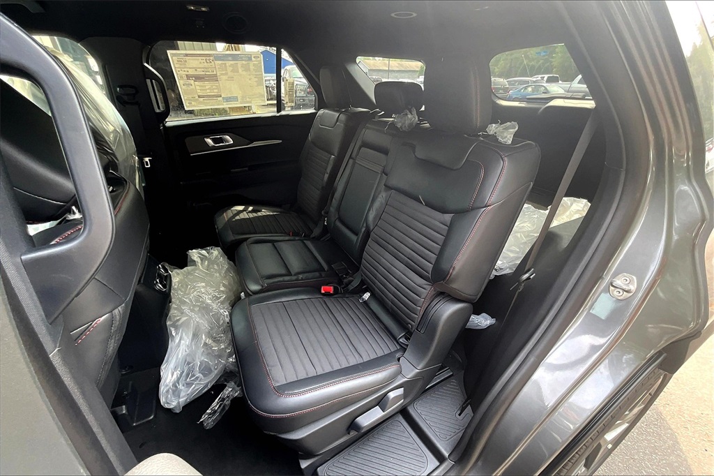 2025 Ford Explorer ST-Line - Photo 11