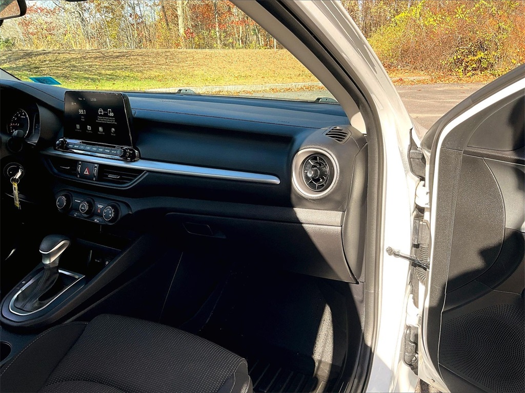 2021 Kia Forte LXS - Photo 12