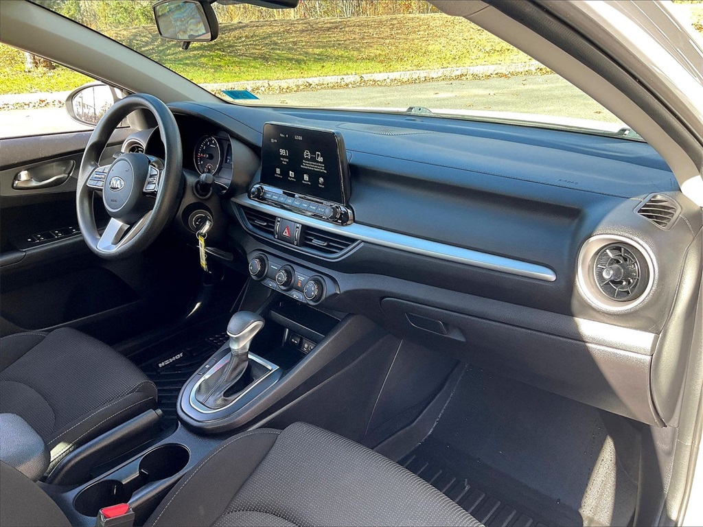 2021 Kia Forte LXS - Photo 13