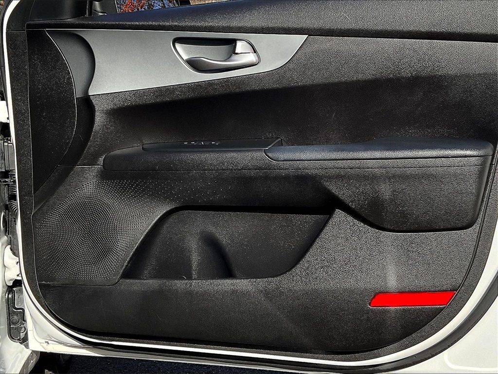 2021 Kia Forte LXS - Photo 25