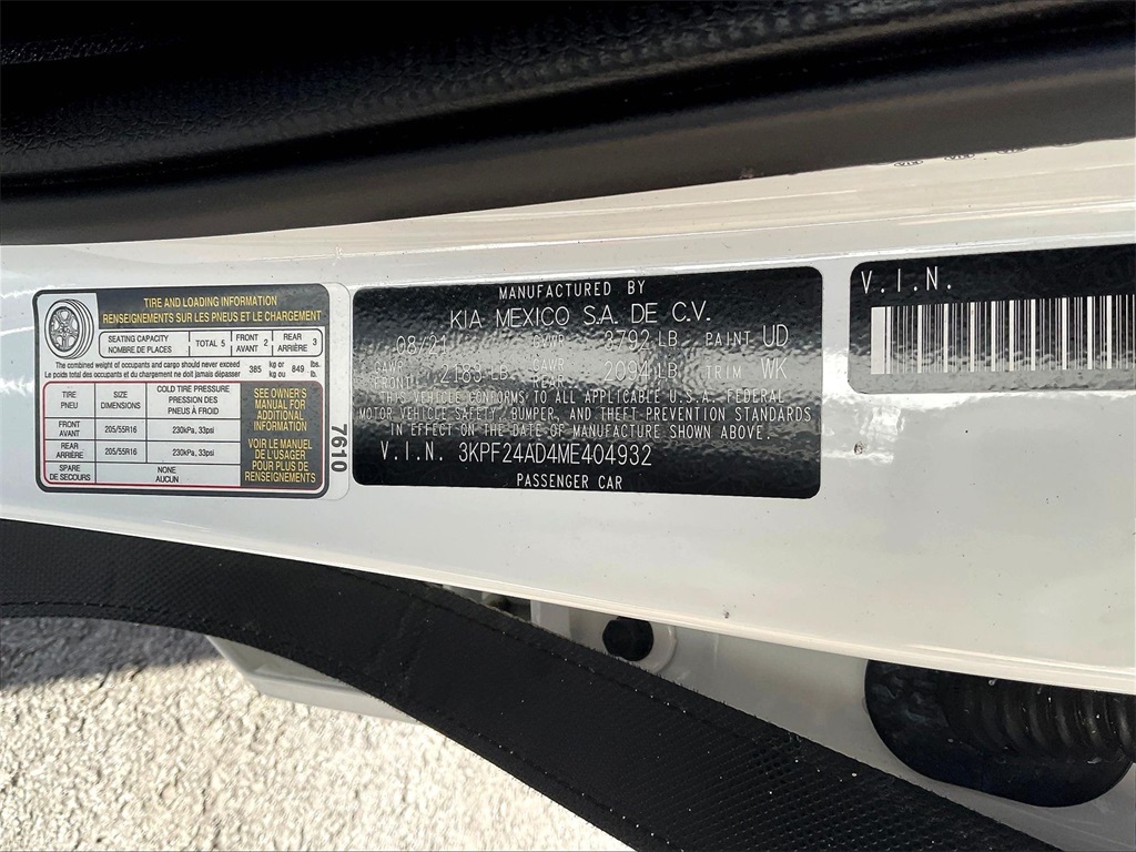 2021 Kia Forte LXS - Photo 30