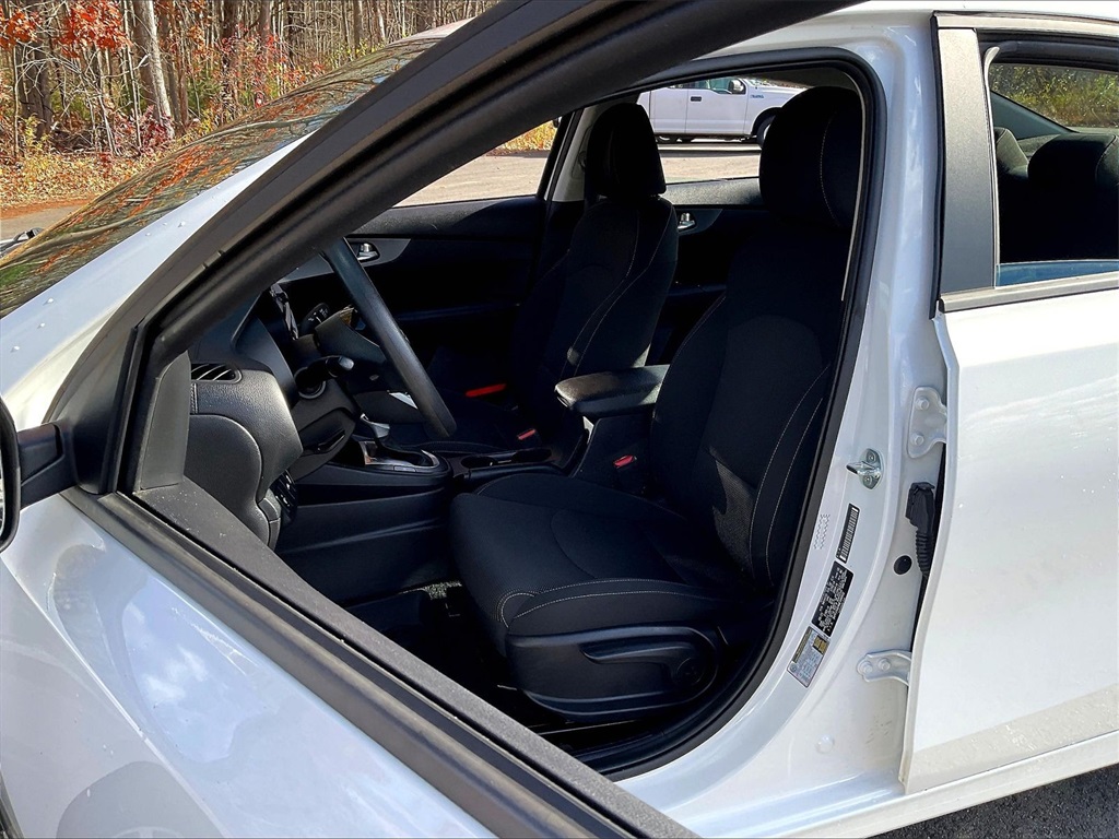 2021 Kia Forte LXS - Photo 10