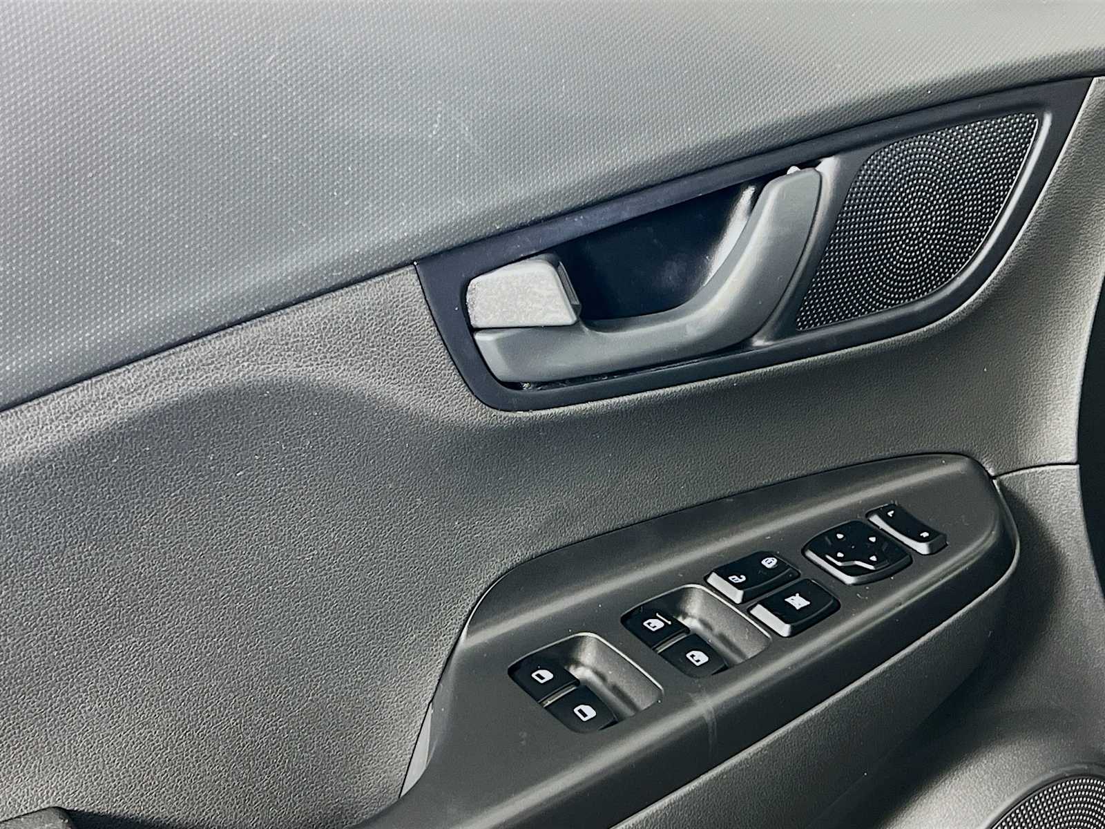 2023 Hyundai Kona SEL - Photo 16