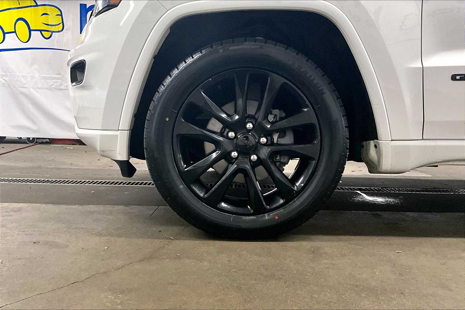 2020 Jeep Grand Cherokee Altitude - Photo 7