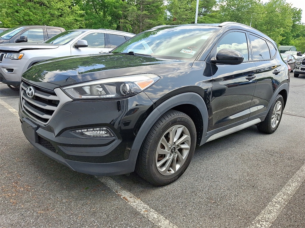 2017 Hyundai Tucson SE - Photo 2