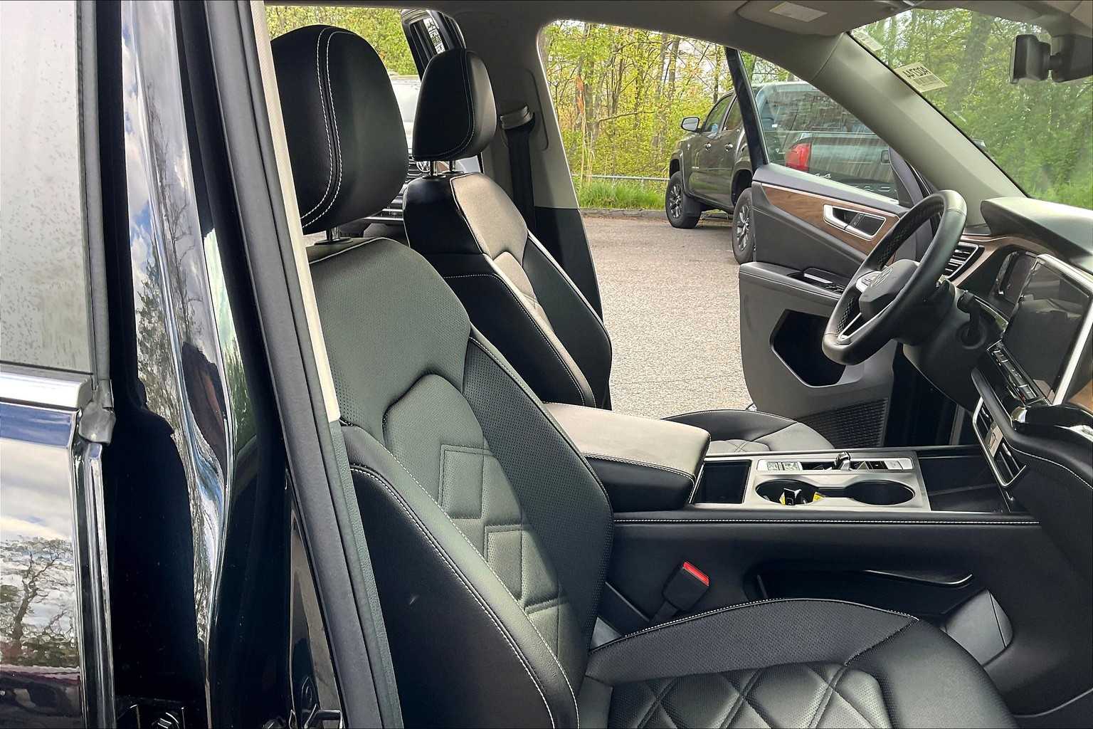 2024 Volkswagen Atlas 2.0T SE - Photo 11