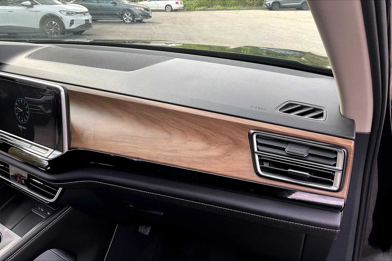 2024 Volkswagen Atlas 2.0T SE - Photo 13