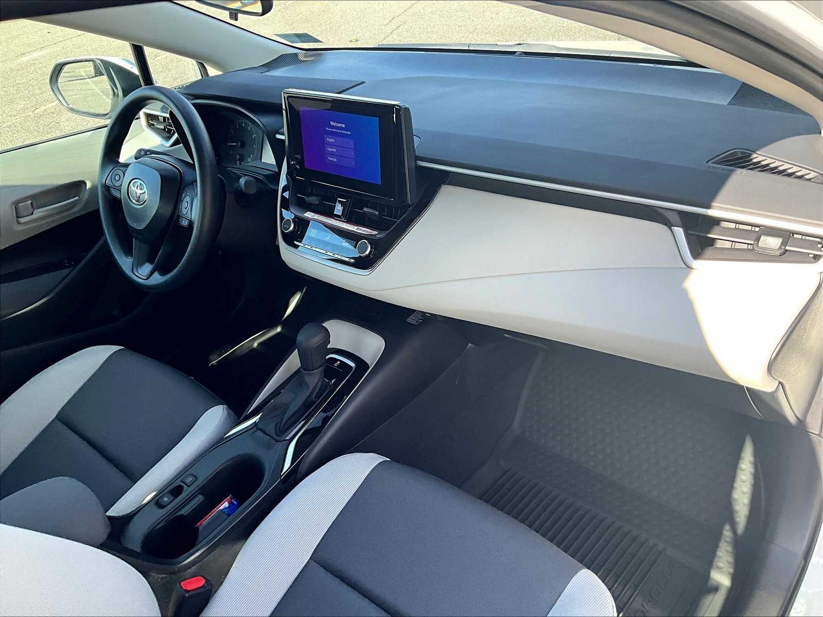 2025 Toyota Corolla LE - Photo 14