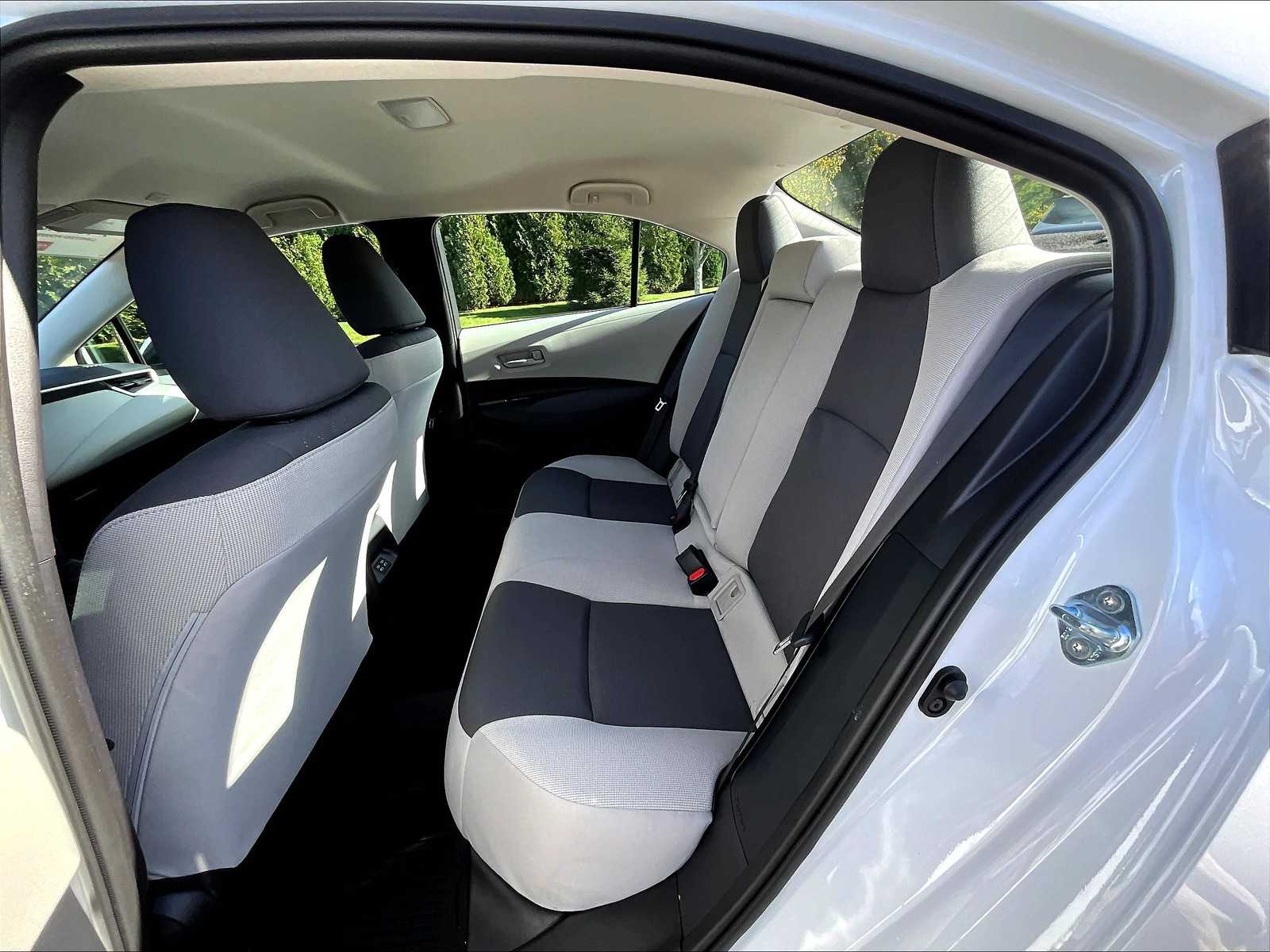 2025 Toyota Corolla LE - Photo 15
