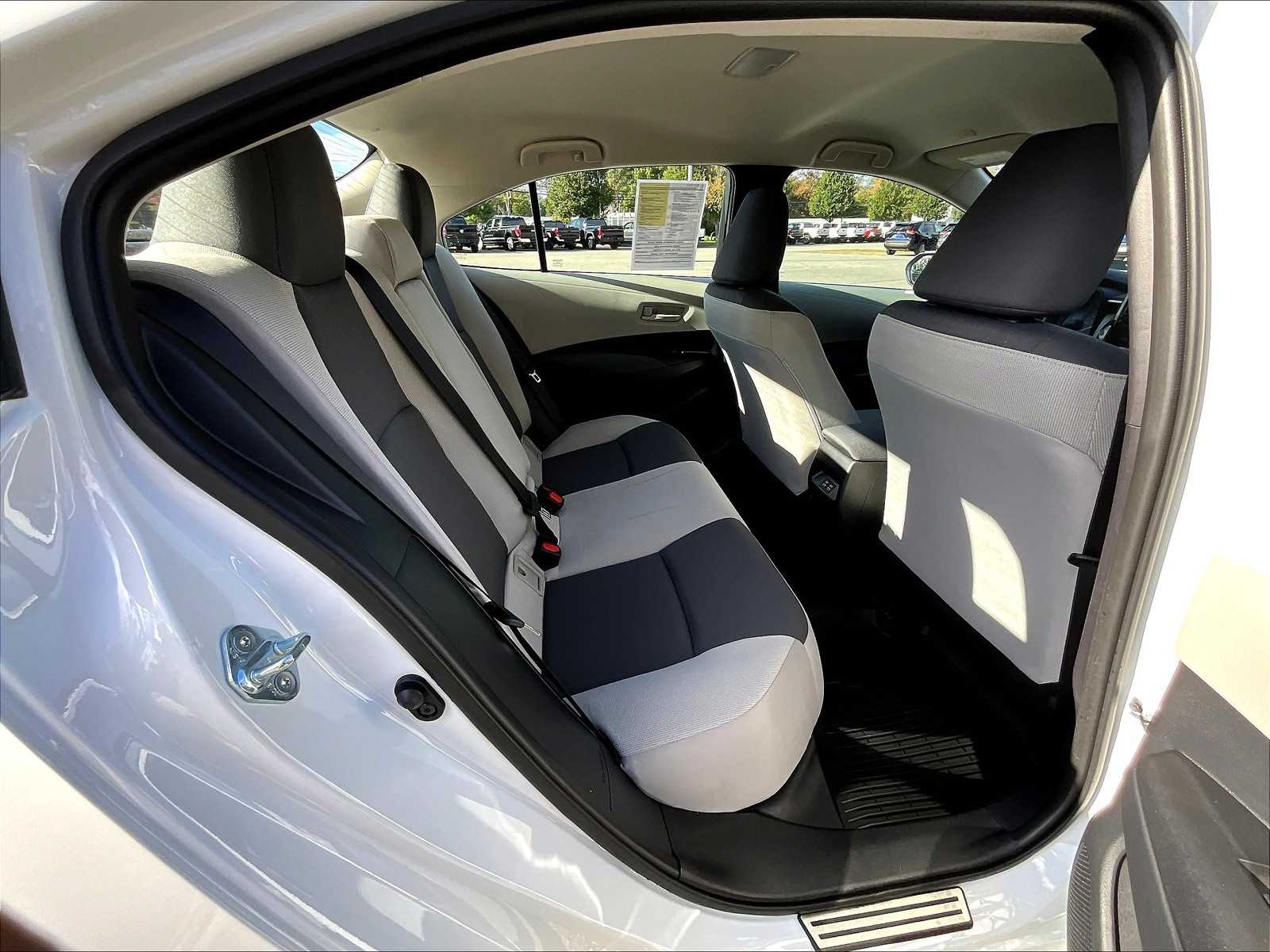 2025 Toyota Corolla LE - Photo 16