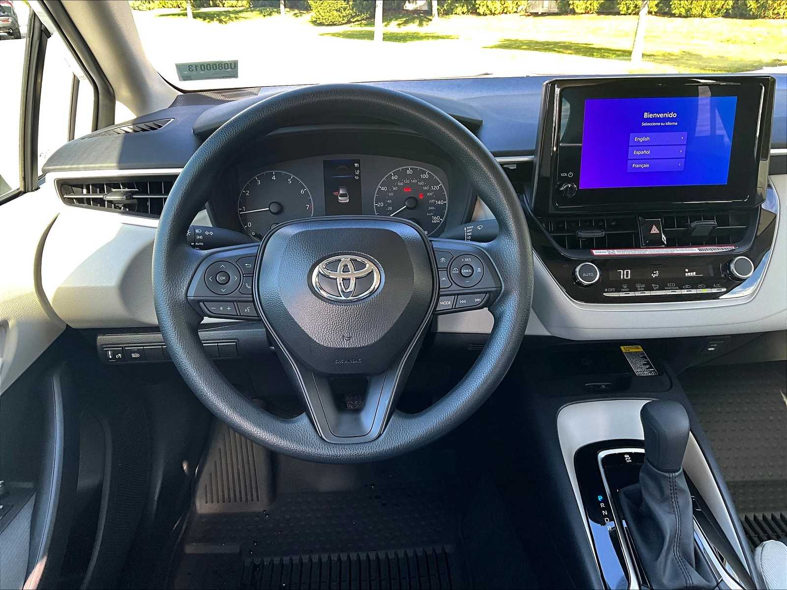 2025 Toyota Corolla LE - Photo 17