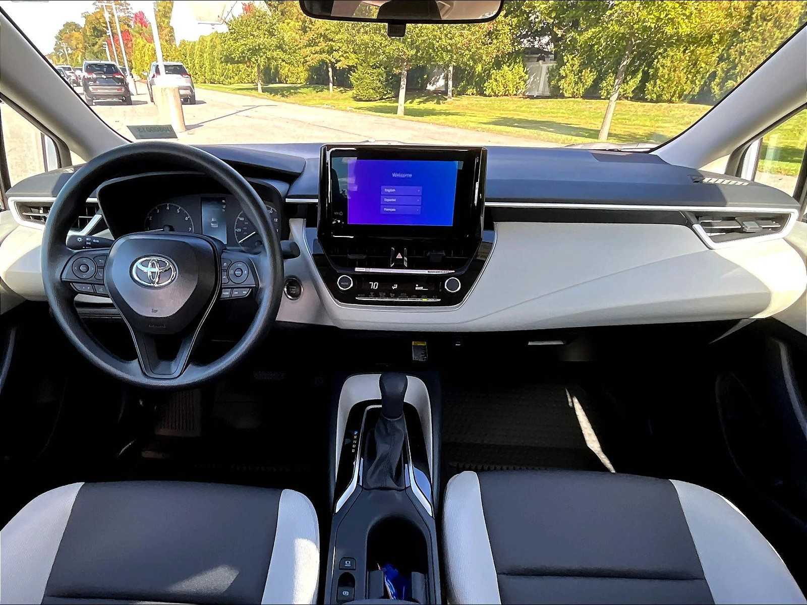 2025 Toyota Corolla LE - Photo 21