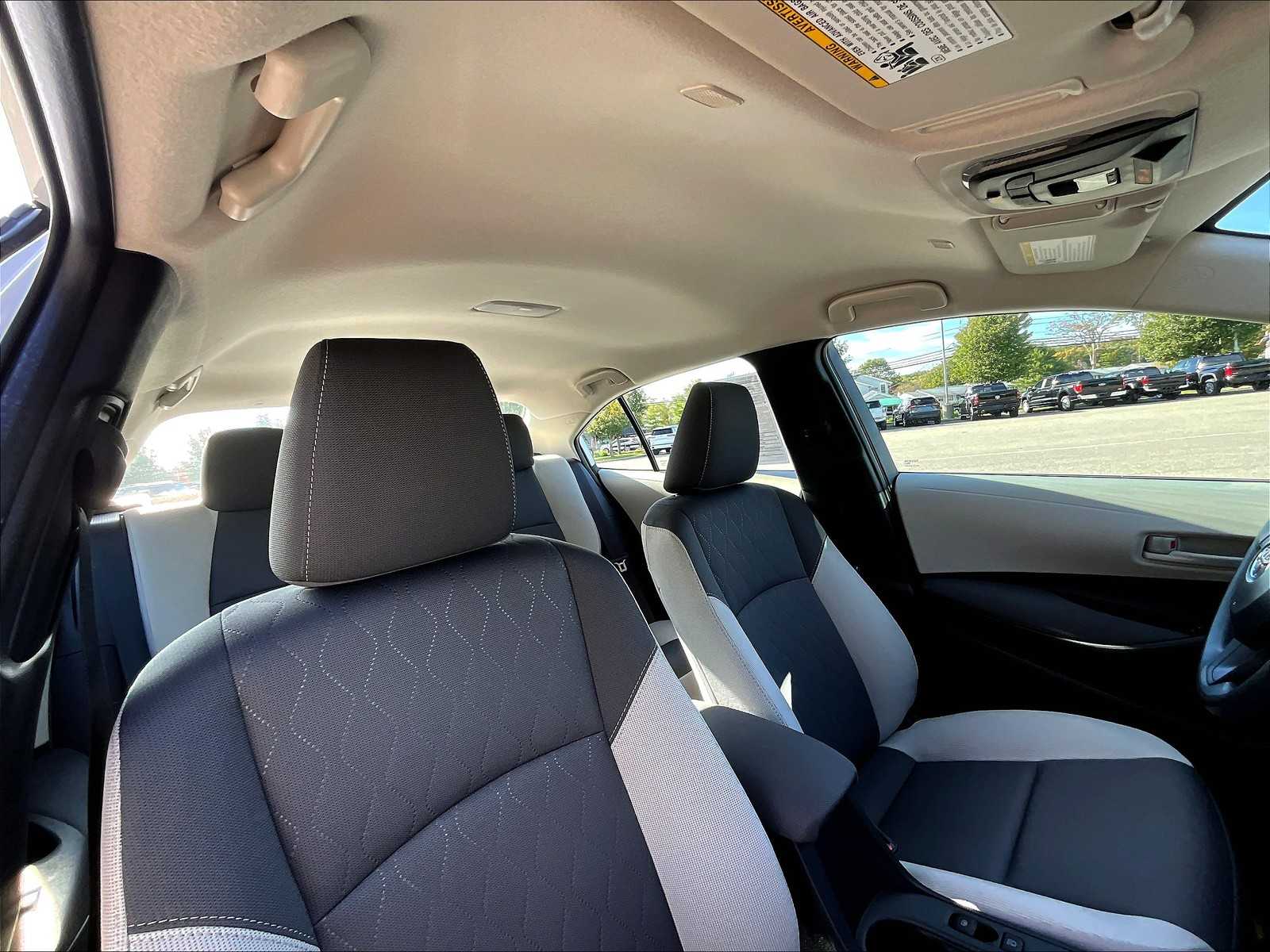 2025 Toyota Corolla LE - Photo 22