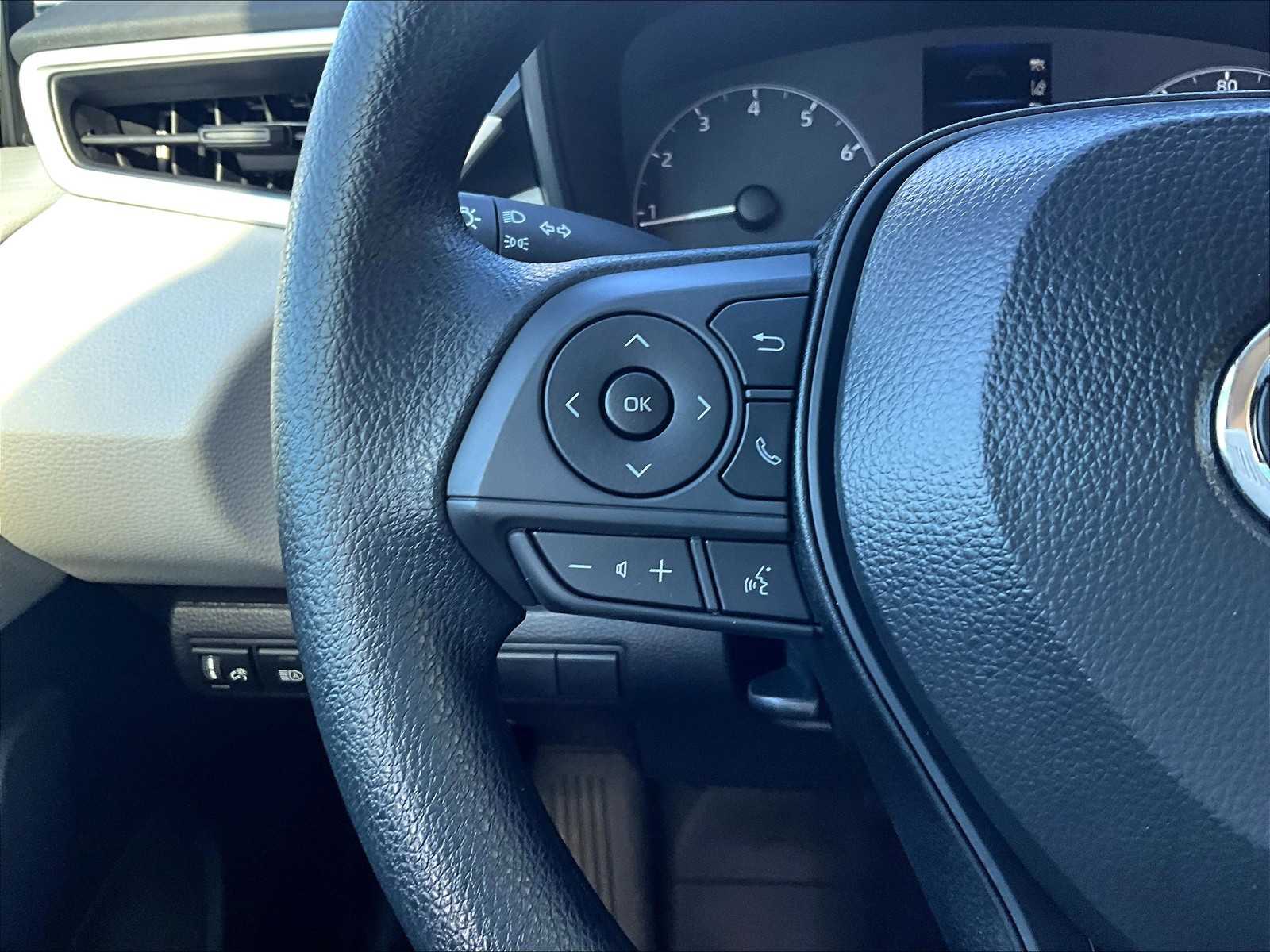 2025 Toyota Corolla LE - Photo 23
