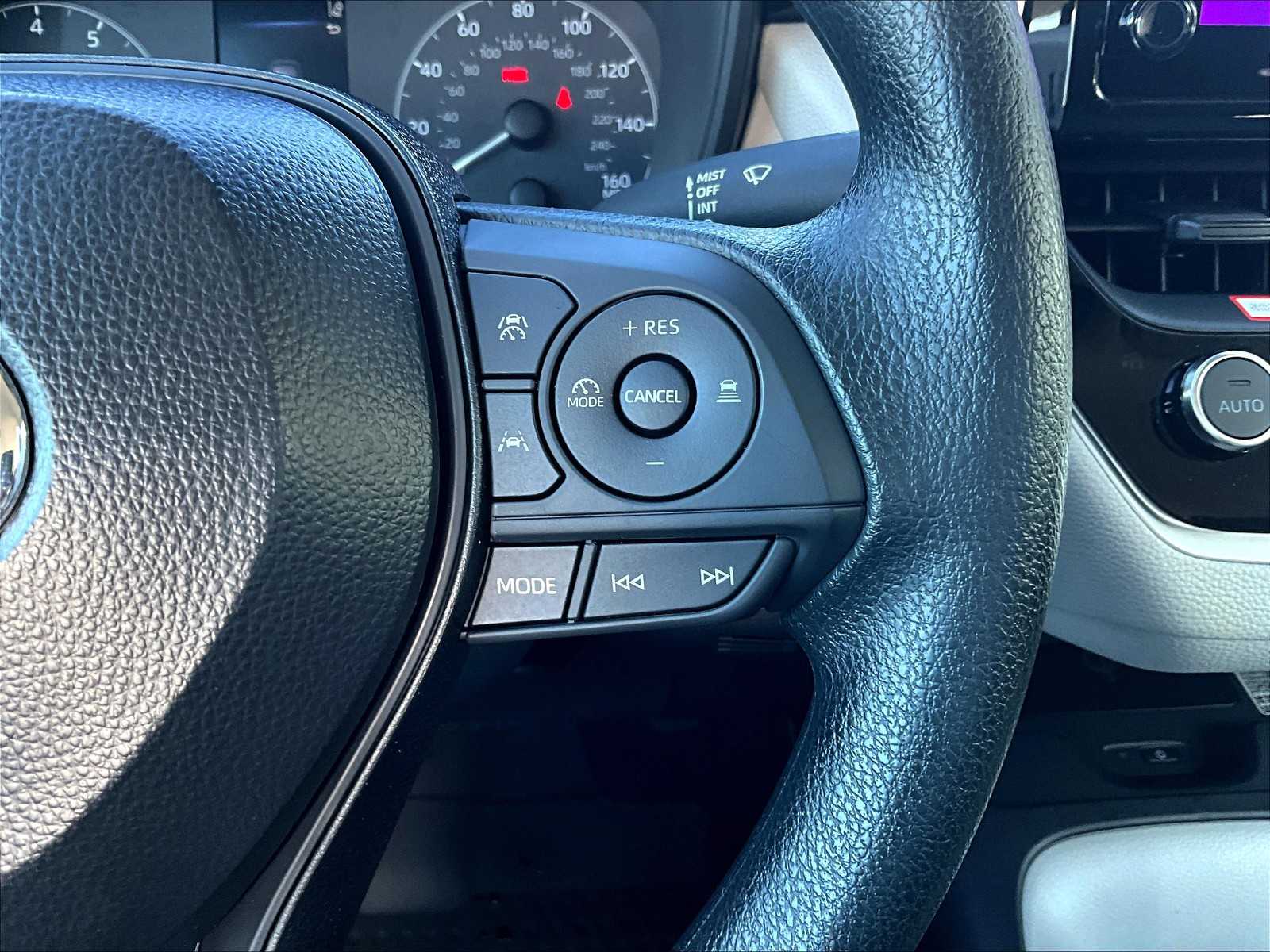 2025 Toyota Corolla LE - Photo 24