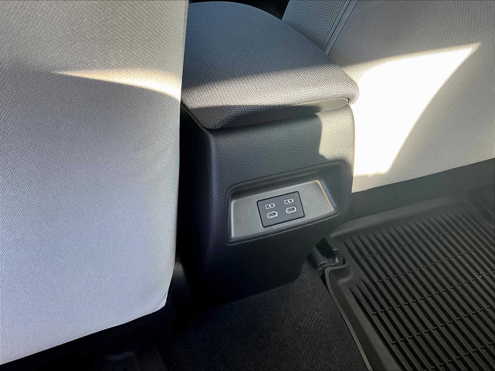 2025 Toyota Corolla LE - Photo 28