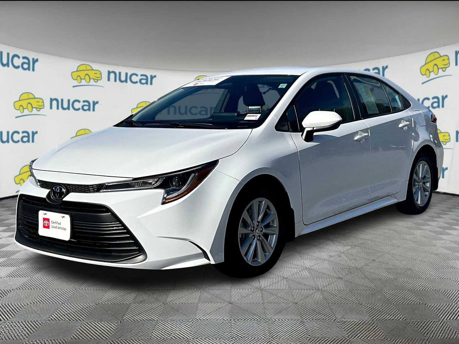 2025 Toyota Corolla LE - Photo 3