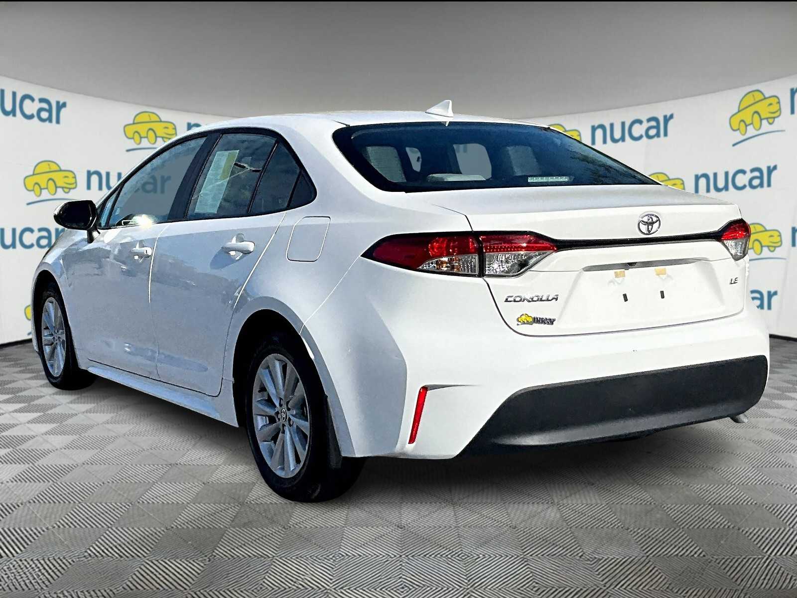 2025 Toyota Corolla LE - Photo 4
