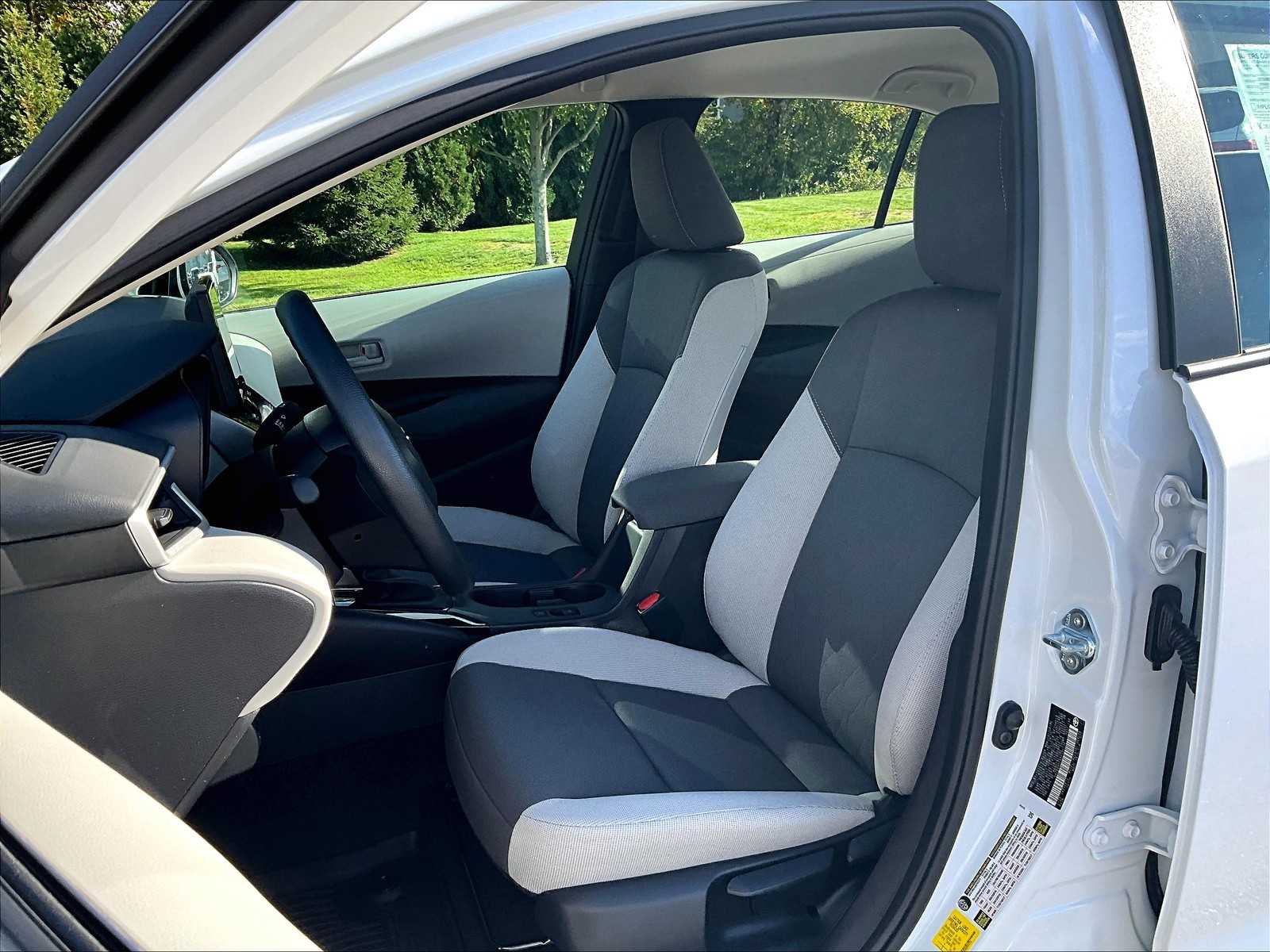 2025 Toyota Corolla LE - Photo 10