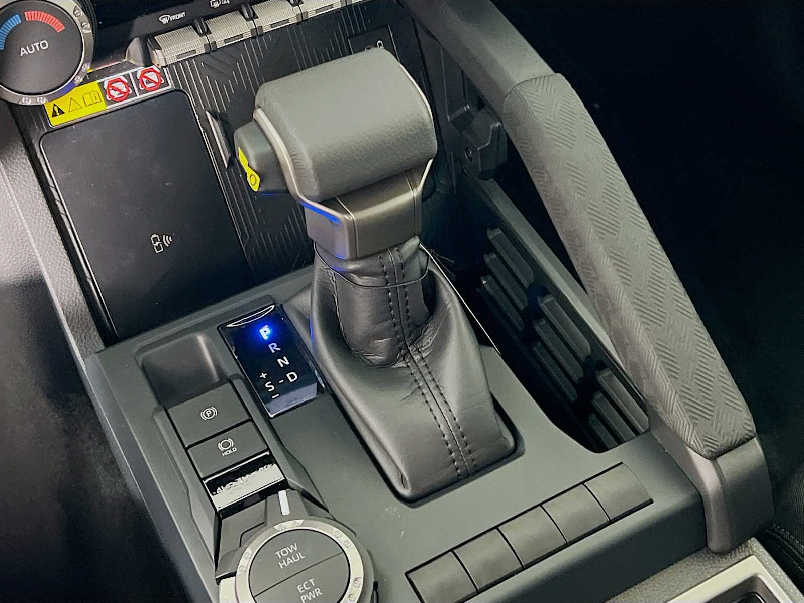 2025 Toyota Tacoma SR5 - Photo 11