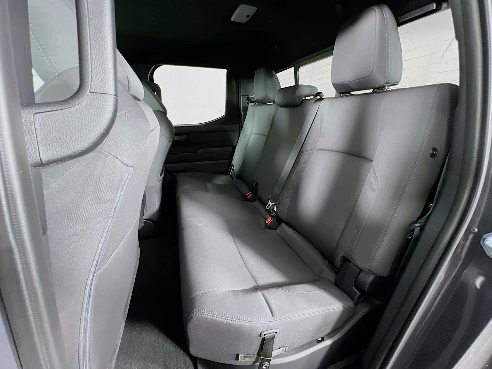 2025 Toyota Tacoma SR5 - Photo 13