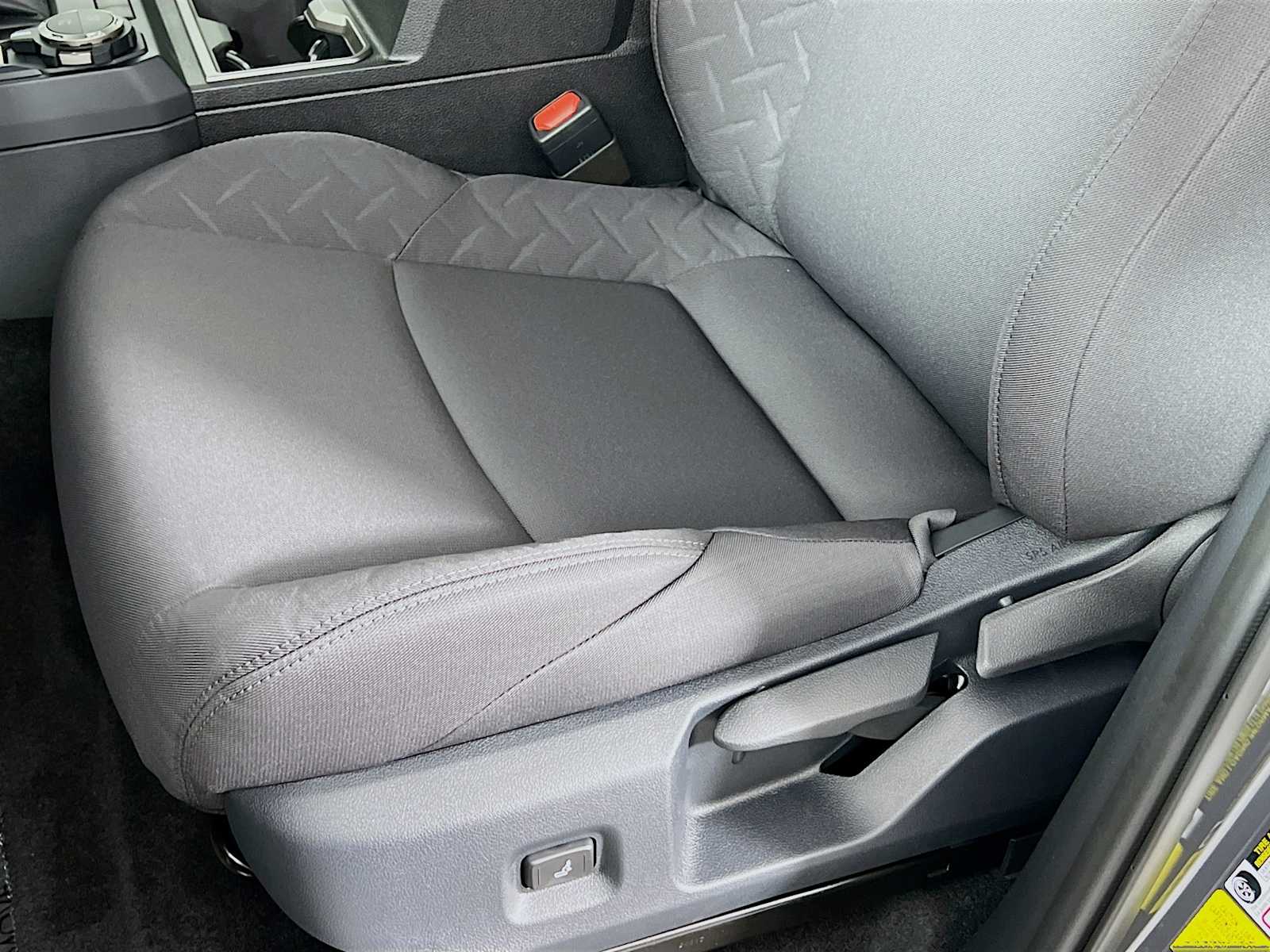 2025 Toyota Tacoma SR5 - Photo 16