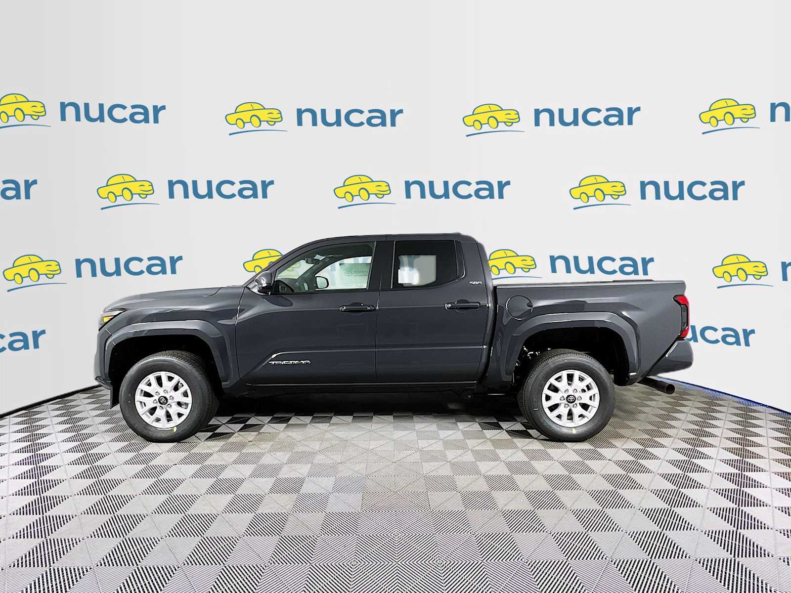 2025 Toyota Tacoma SR5 - Photo 3