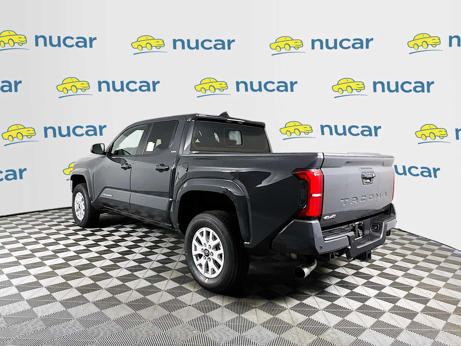 2025 Toyota Tacoma SR5 - Photo 4