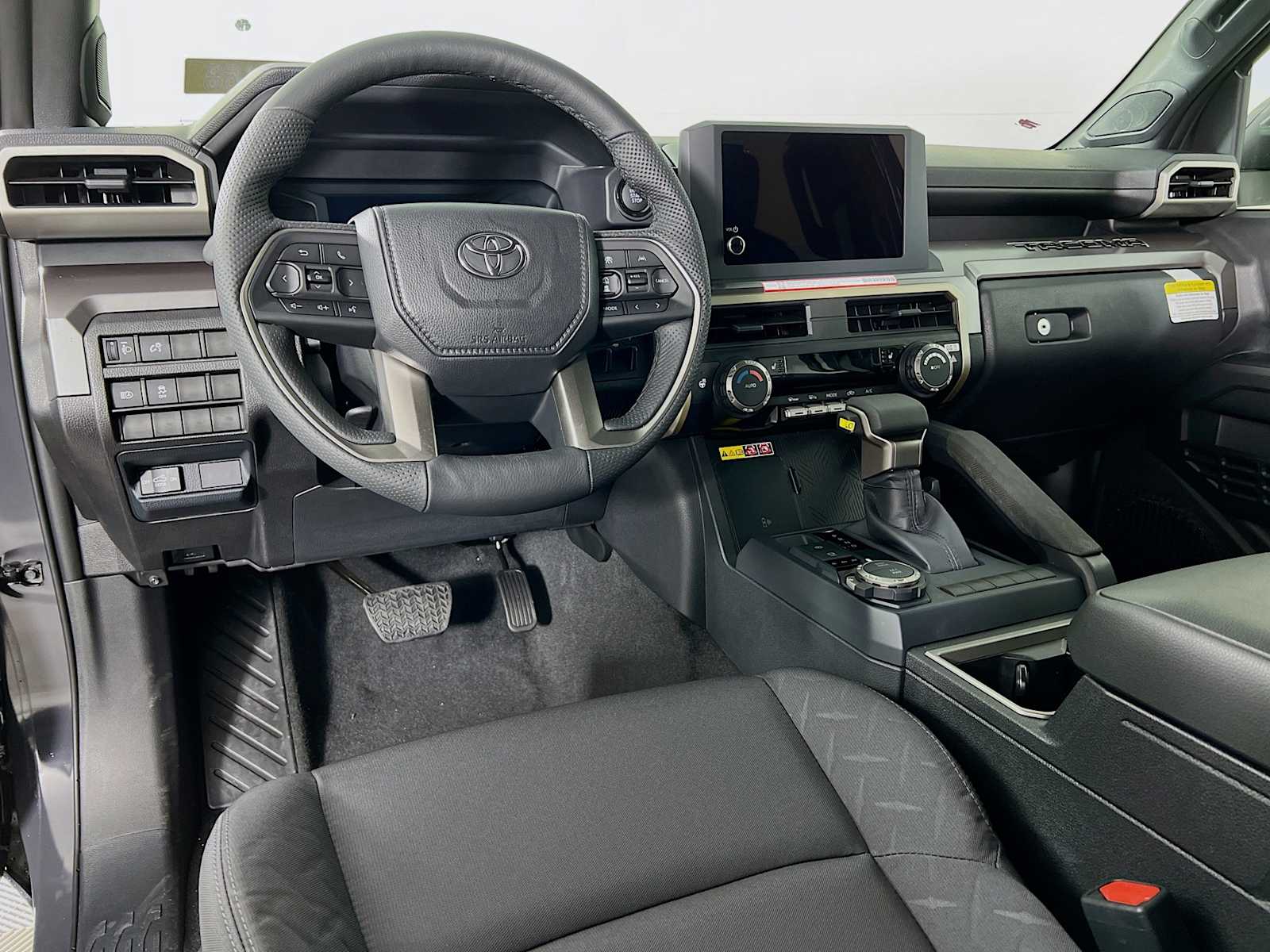 2025 Toyota Tacoma SR5 - Photo 6