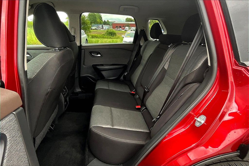 2023 Nissan Rogue SV - Photo 13