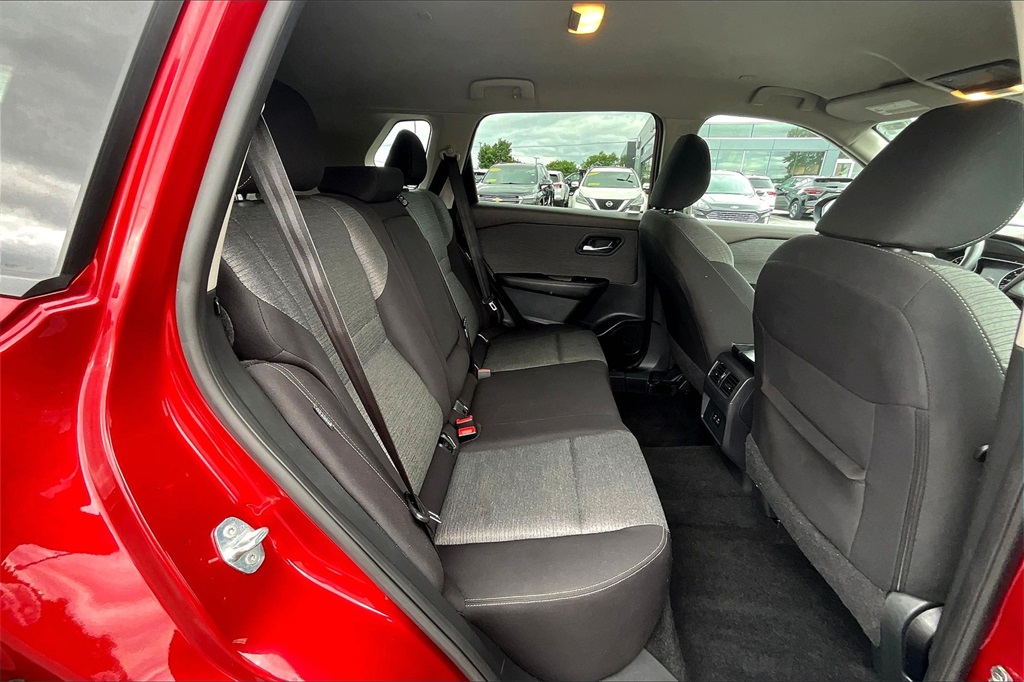 2023 Nissan Rogue SV - Photo 14
