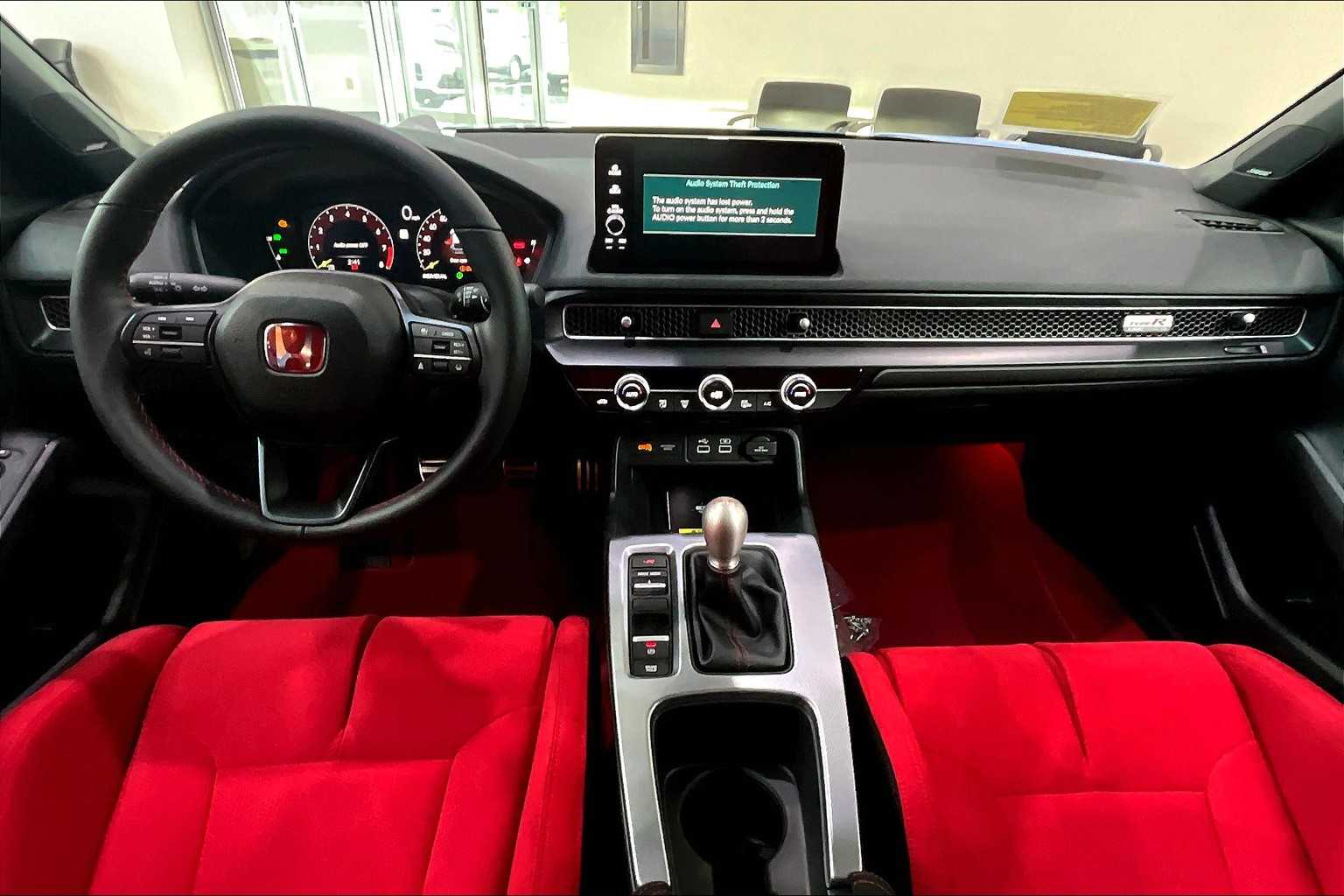 2025 Honda Civic Type R  - Photo 11