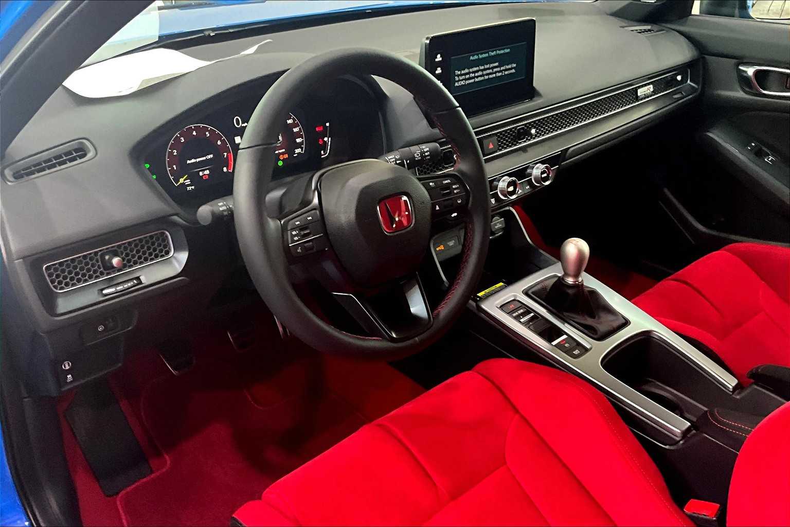 2025 Honda Civic Type R  - Photo 8