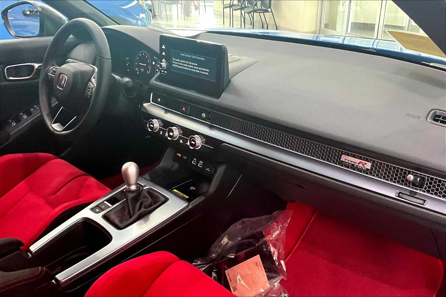 2025 Honda Civic Type R  - Photo 9
