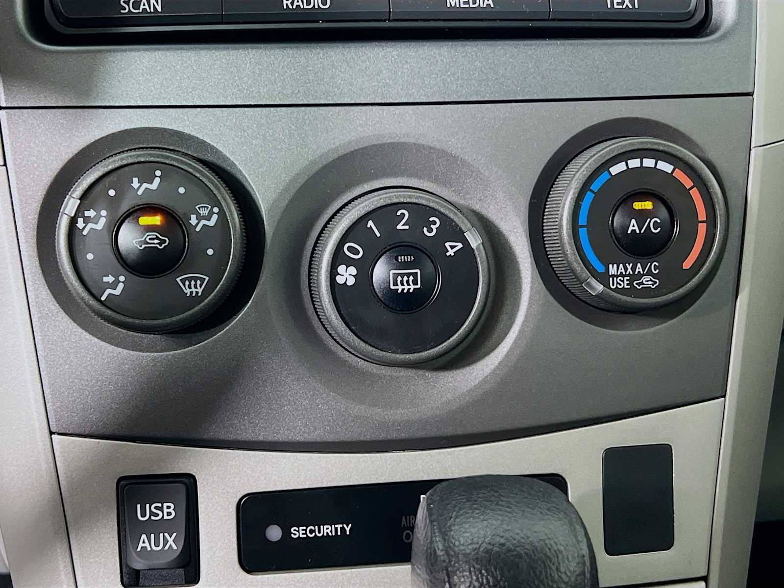 2012 Toyota Corolla LE - Photo 14