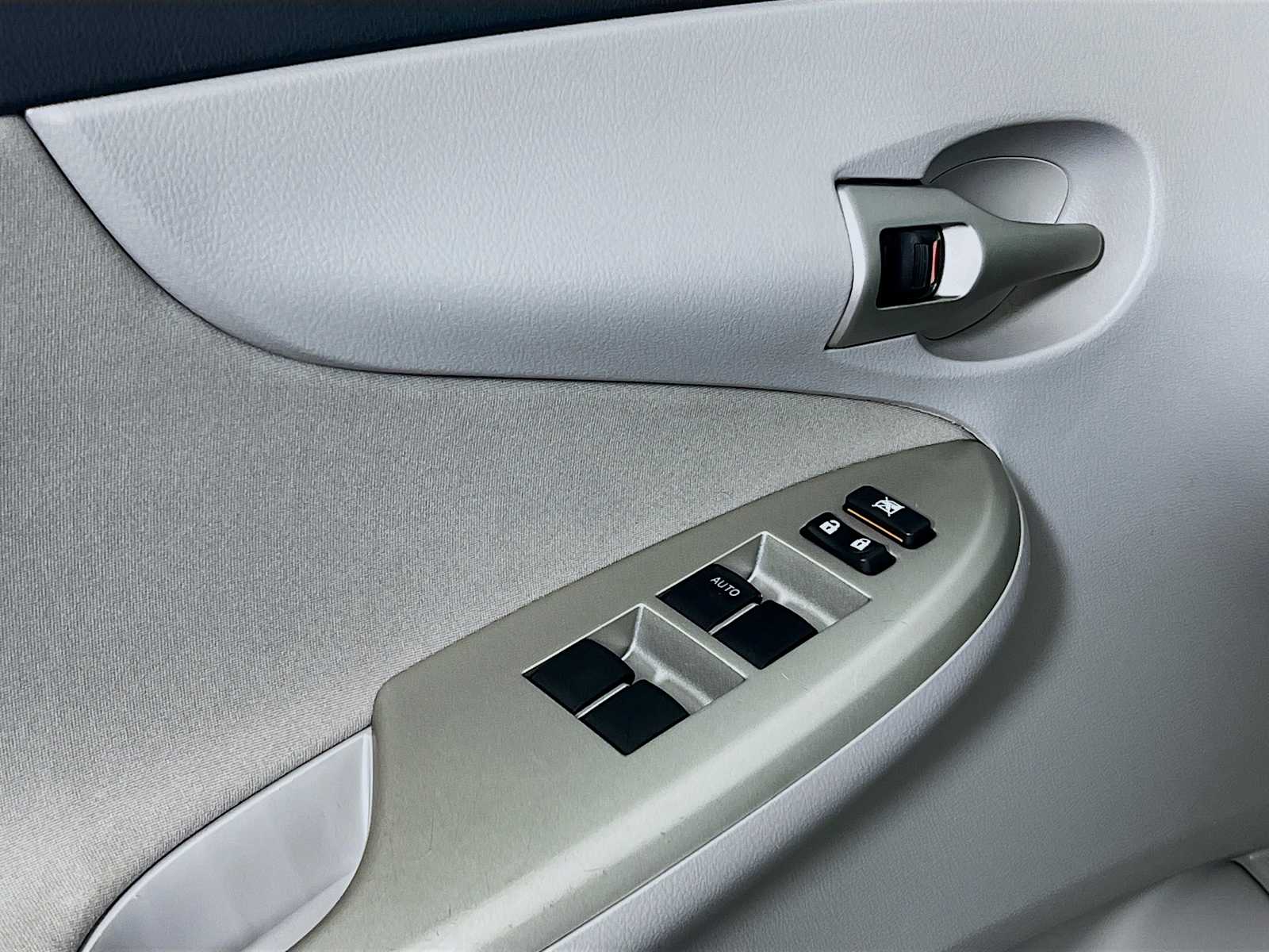 2012 Toyota Corolla LE - Photo 16