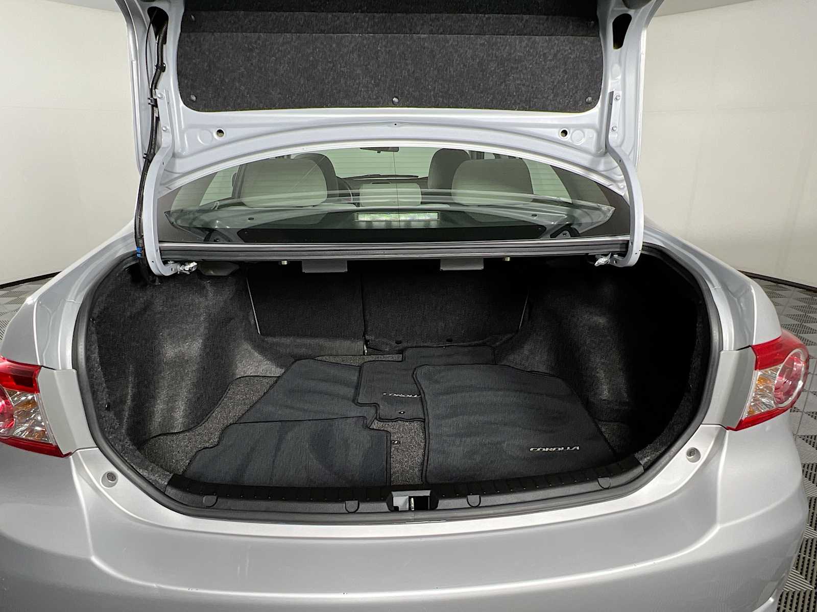 2012 Toyota Corolla LE - Photo 23
