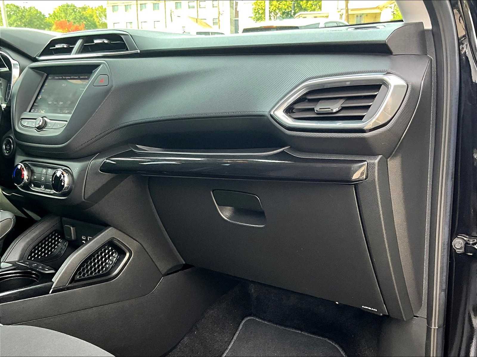 2022 Chevrolet TrailBlazer LT - Photo 12