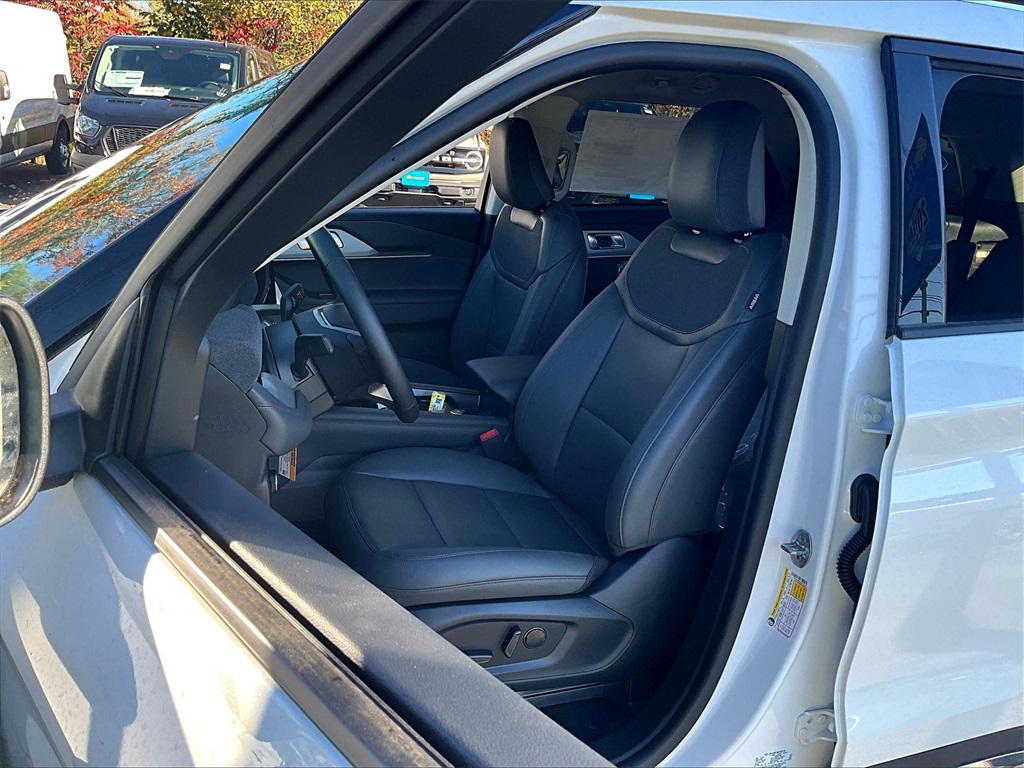 2025 Ford Explorer Active - Photo 10