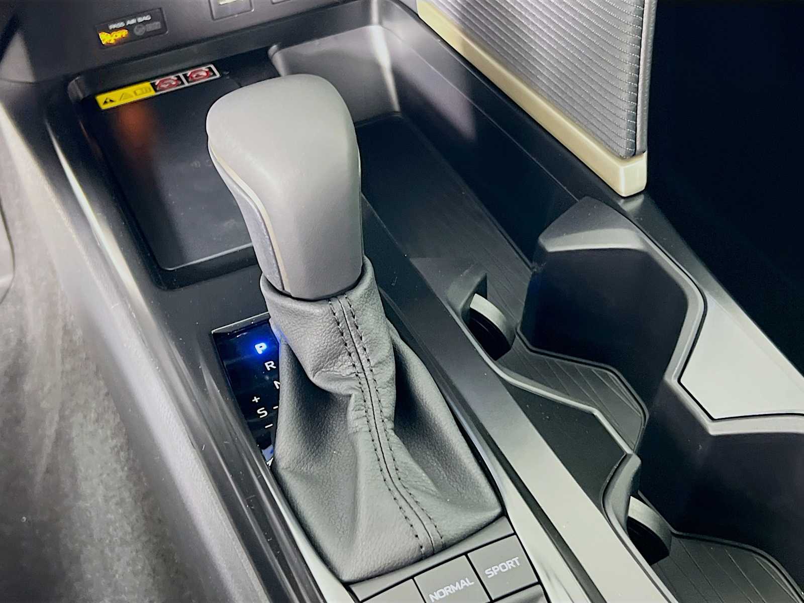 2025 Toyota Camry SE - Photo 11