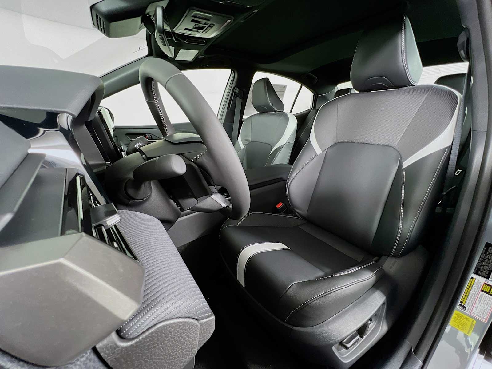 2025 Toyota Camry SE - Photo 12