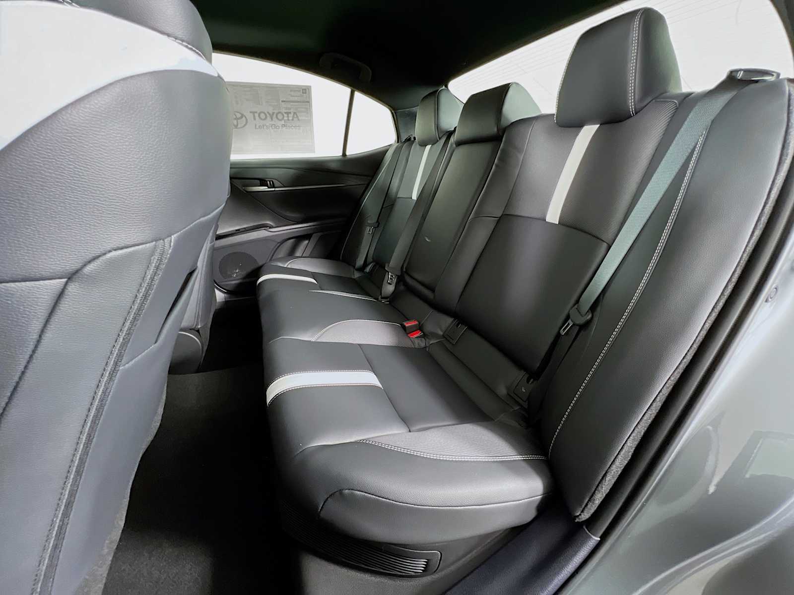 2025 Toyota Camry SE - Photo 13
