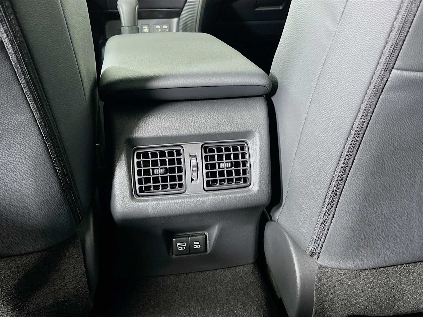 2025 Toyota Camry SE - Photo 14