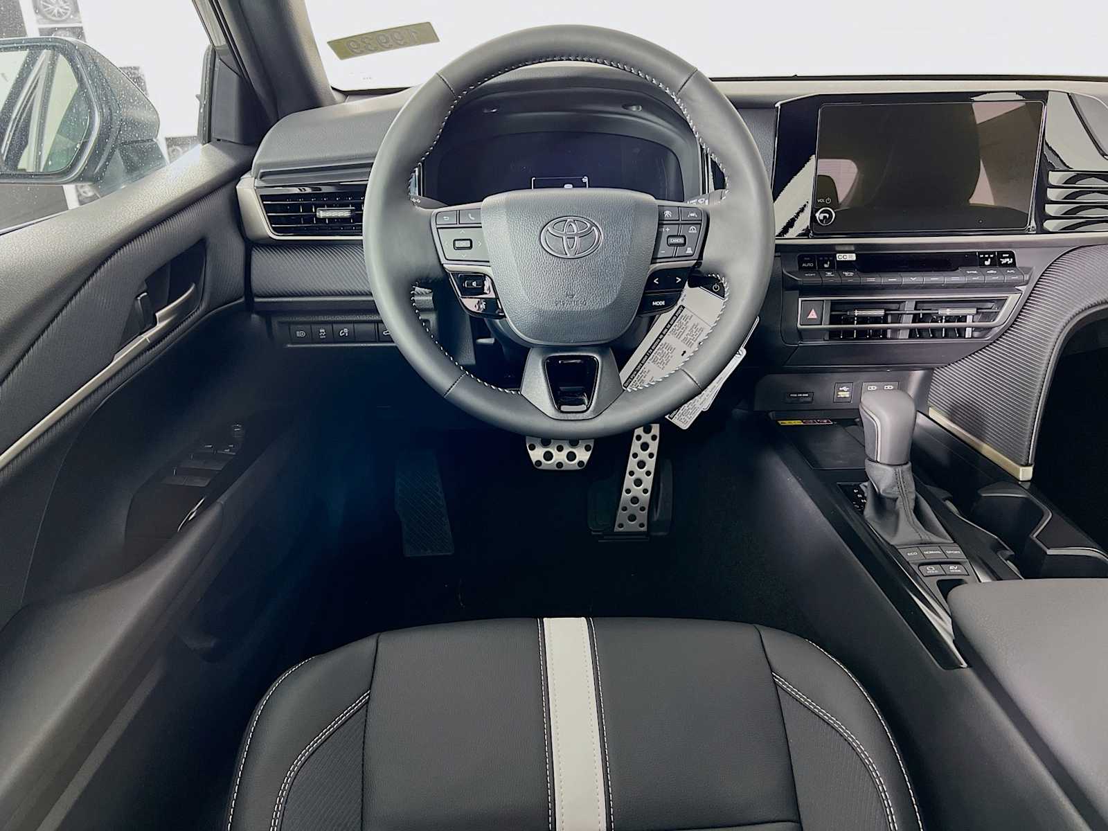 2025 Toyota Camry SE - Photo 15