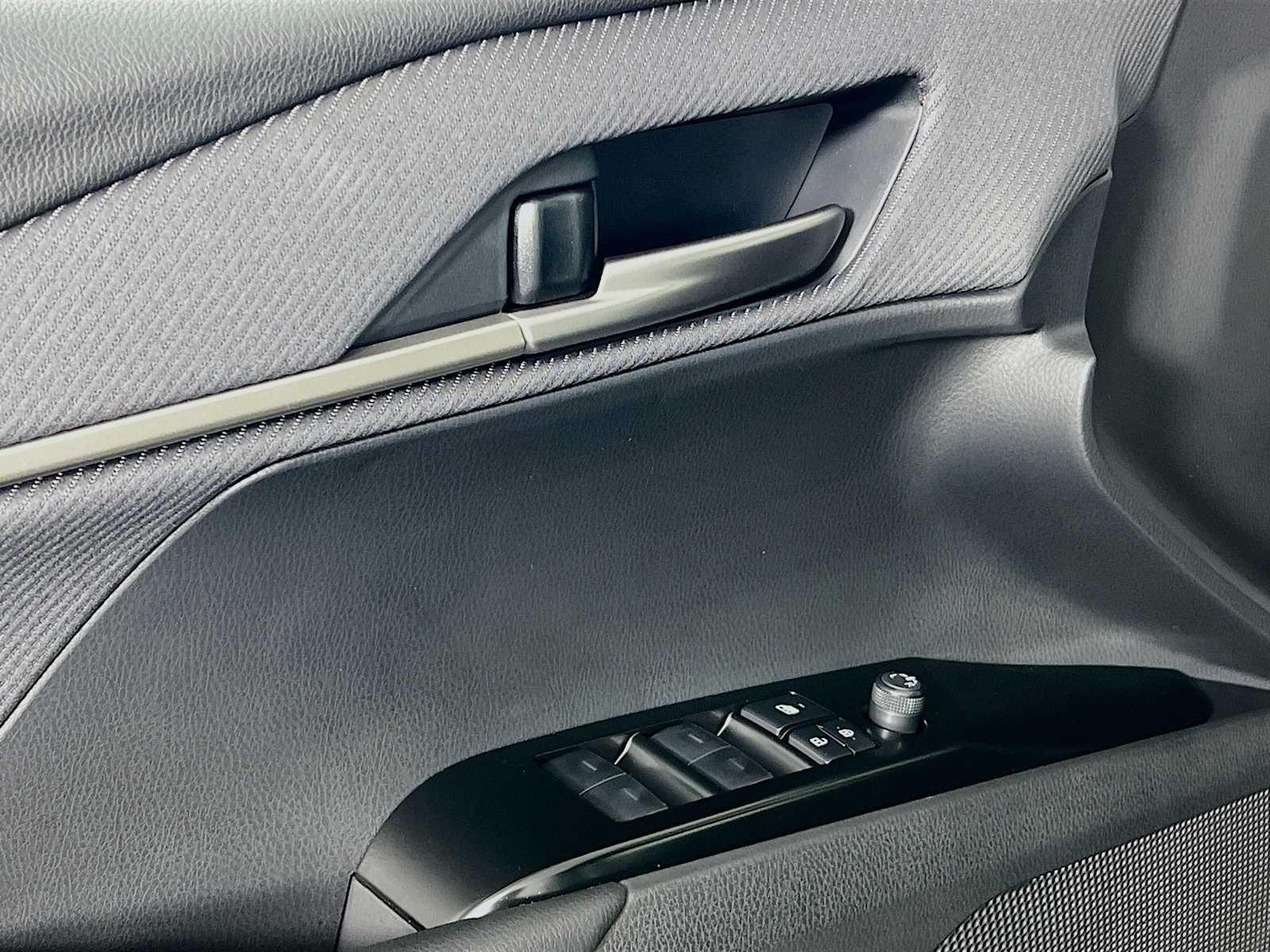 2025 Toyota Camry SE - Photo 16