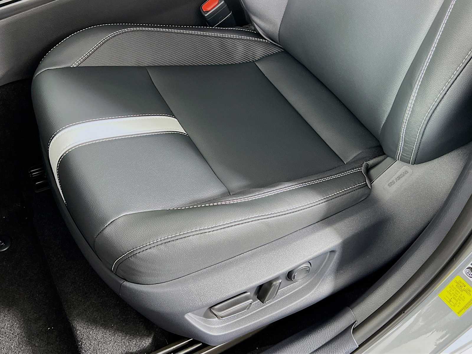 2025 Toyota Camry SE - Photo 17