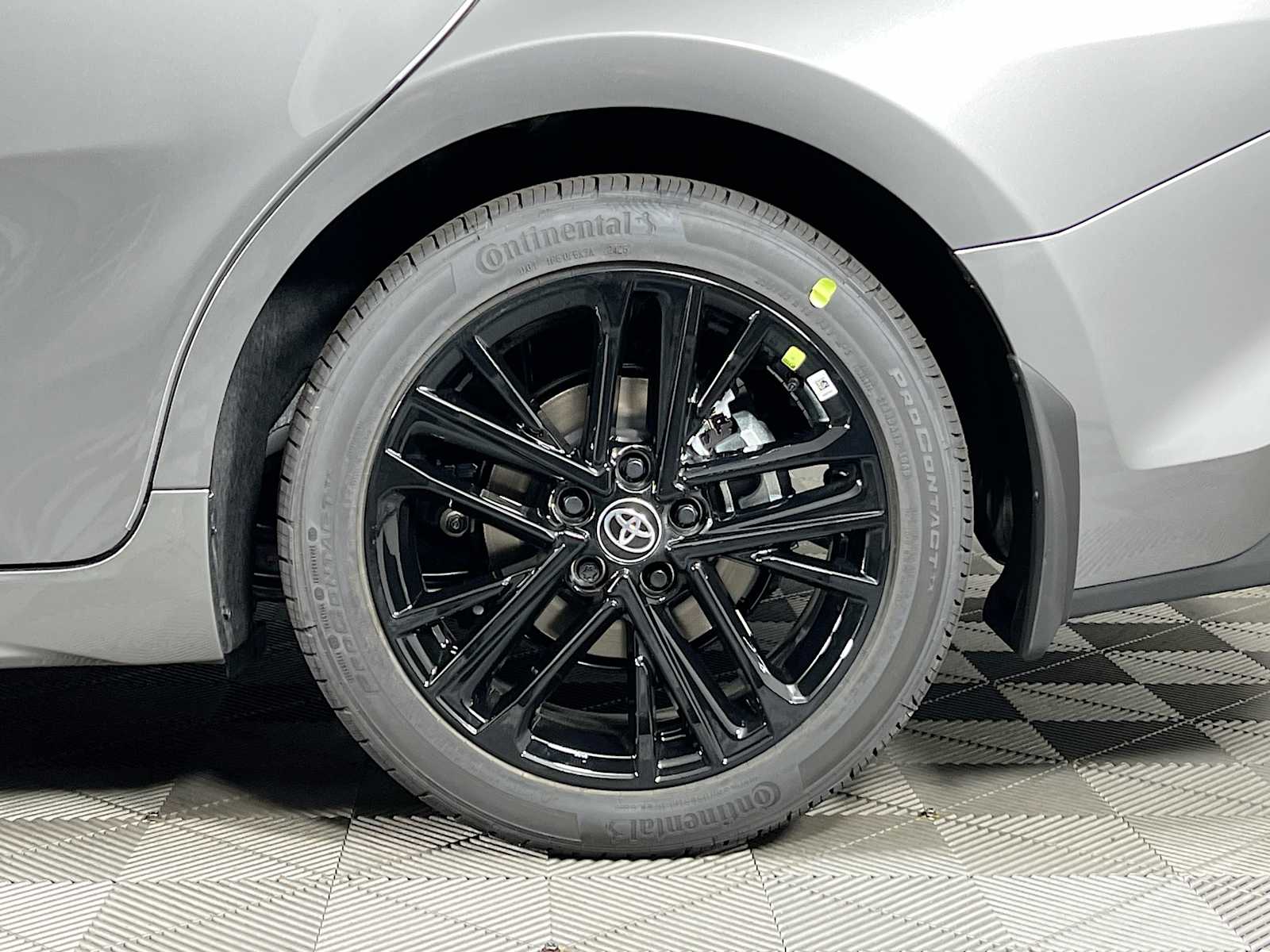 2025 Toyota Camry SE - Photo 19
