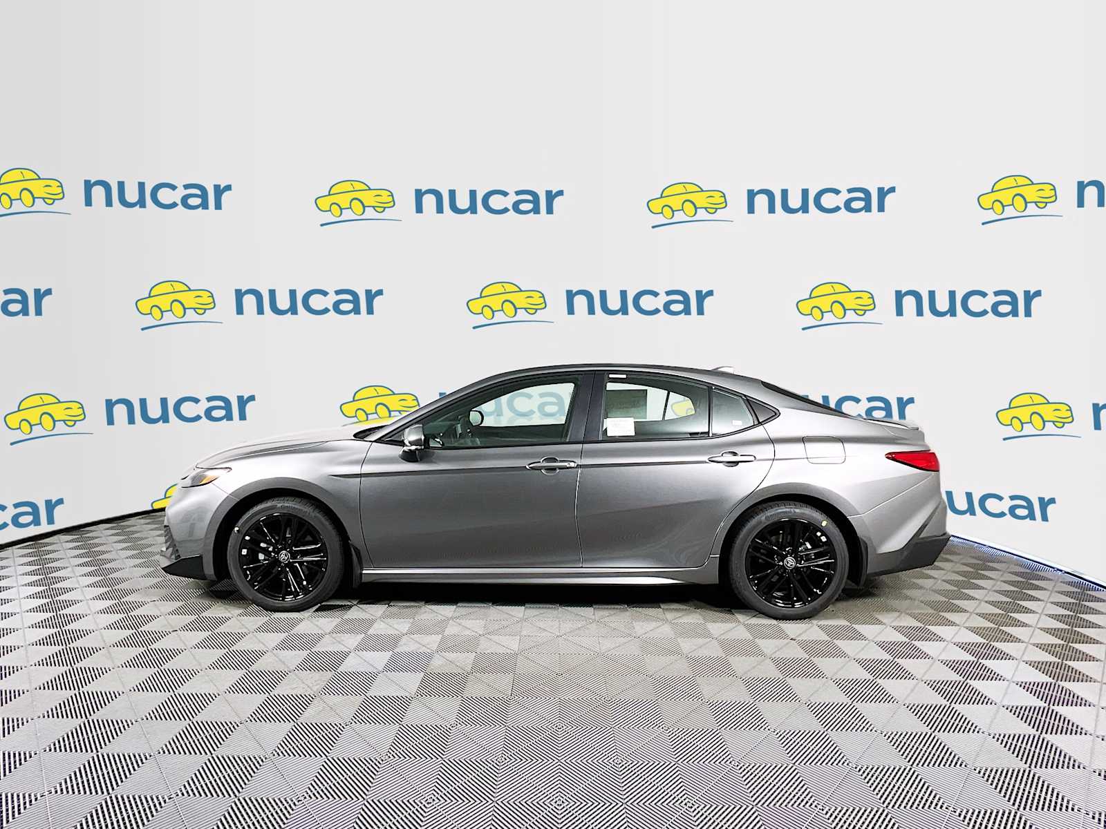 2025 Toyota Camry SE - Photo 3